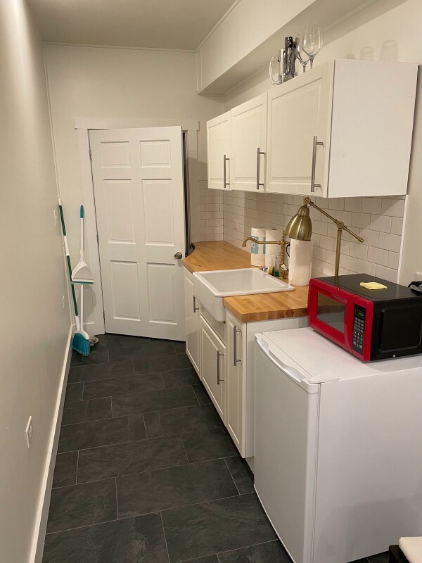 Building Photo - 418 E Main St