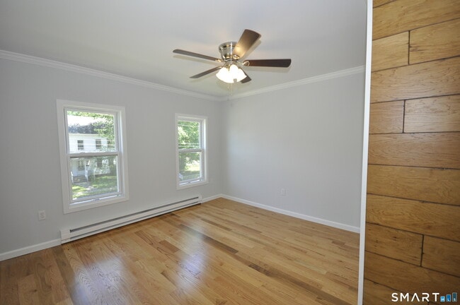 Building Photo - 17 Hough St