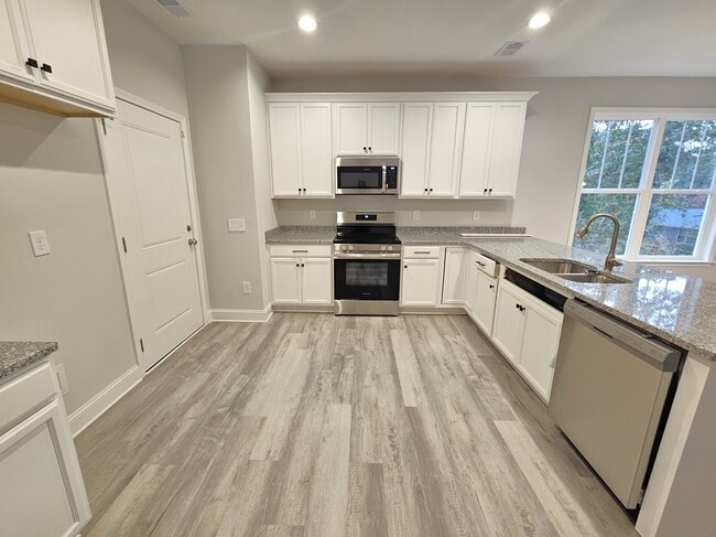 Building Photo - 121 Marianne Ln