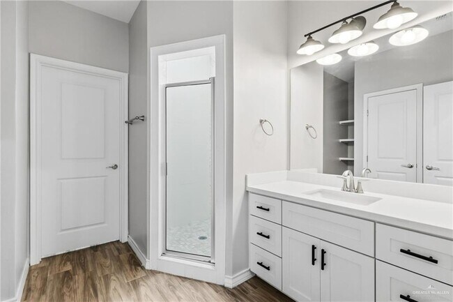 Building Photo - 2809 E Israel Ave