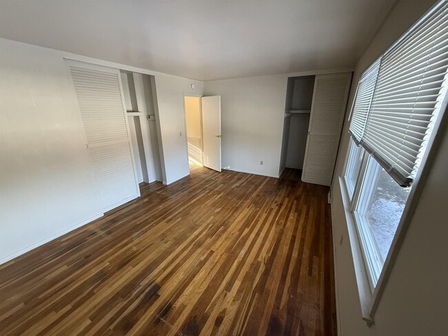 Building Photo - 604 Manor Dr