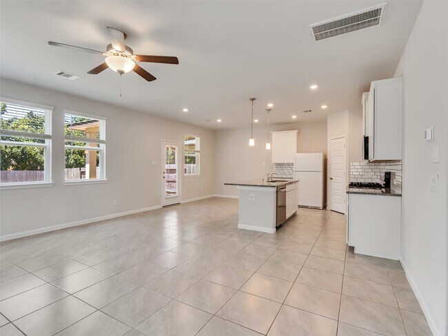 Building Photo - 7087 Silverleaf Oak St