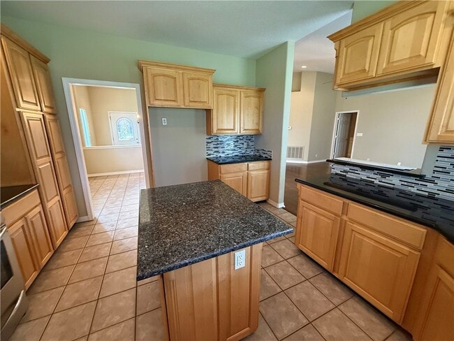 Building Photo - 4214 N Meadow View Dr