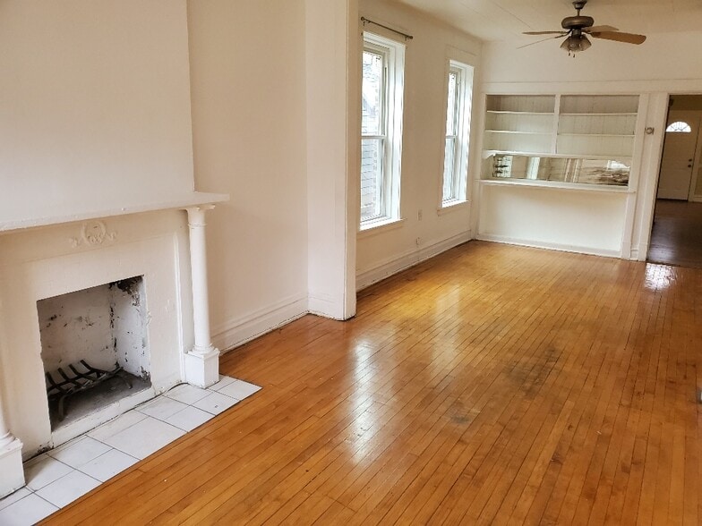 Building Photo - 1254 N Maplewood Ave