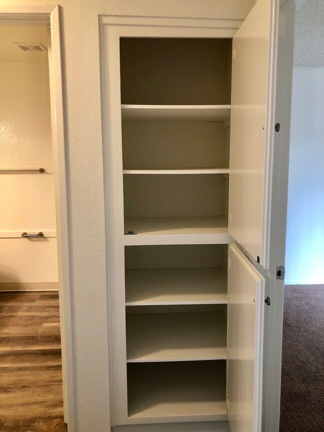 Building Photo - West Ventura Apartment