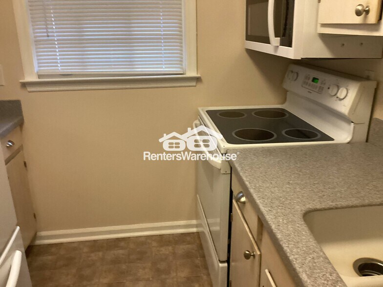 Building Photo - 6700 Roswell Rd NE