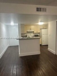 Building Photo - 9777 Nob Hill Ct