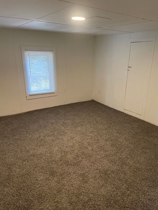 Building Photo - 417 E Twenty-Seventh St