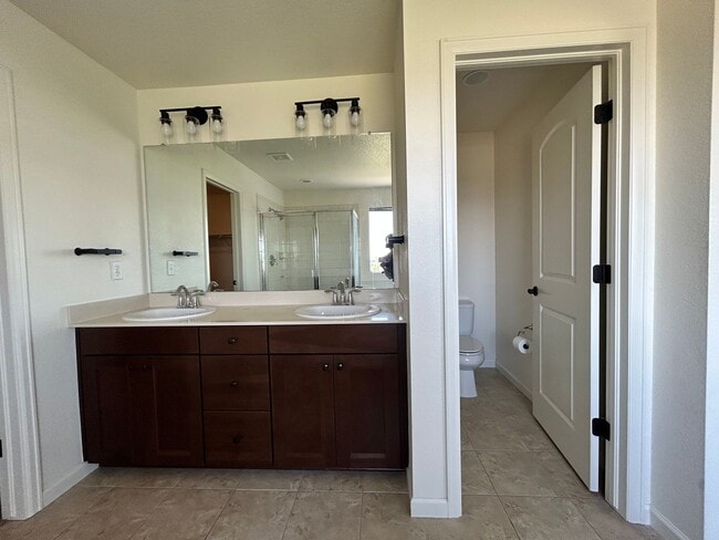 Building Photo - Spacious 5-Bedroom House with Large Fenced Yard