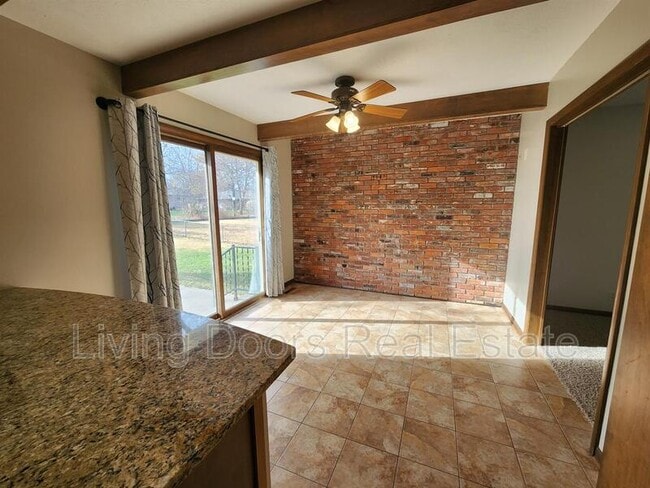 Building Photo - 7821 Trendwood Dr