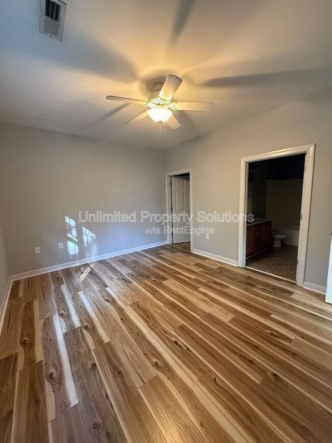 Building Photo - 5220 Christian Dr