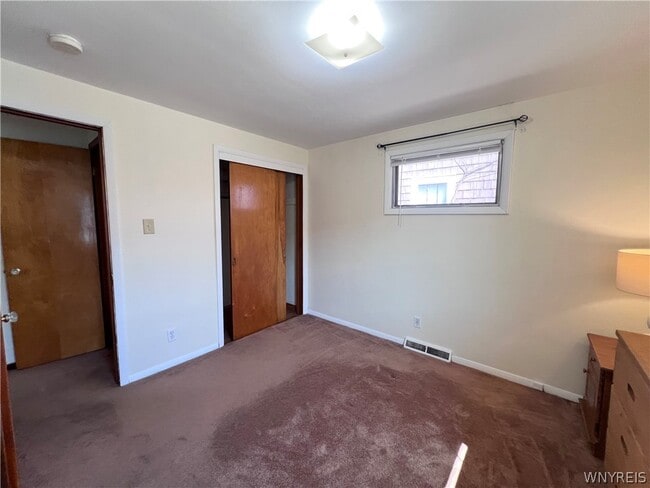 Building Photo - 480 W Hazeltine Ave