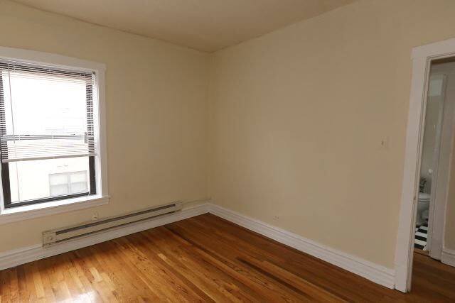 Building Photo - 629 W Cornelia Ave