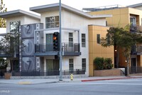 Building Photo - 217 S Marengo Ave