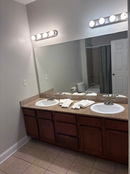 Primary Double Vanity - 3218 Veterans Memorial Pky
