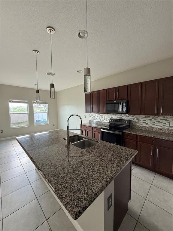 Building Photo - 485 Disa Dr