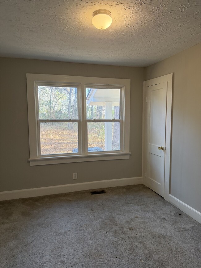 Building Photo - 530 N Mulberry St