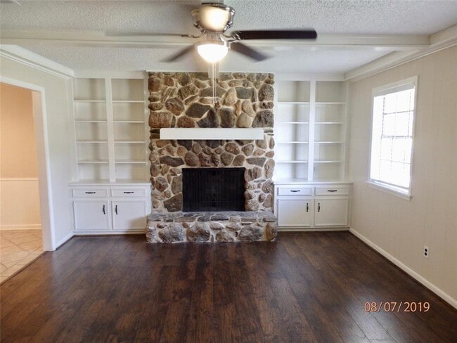 Building Photo - 2109 Riverside Dr