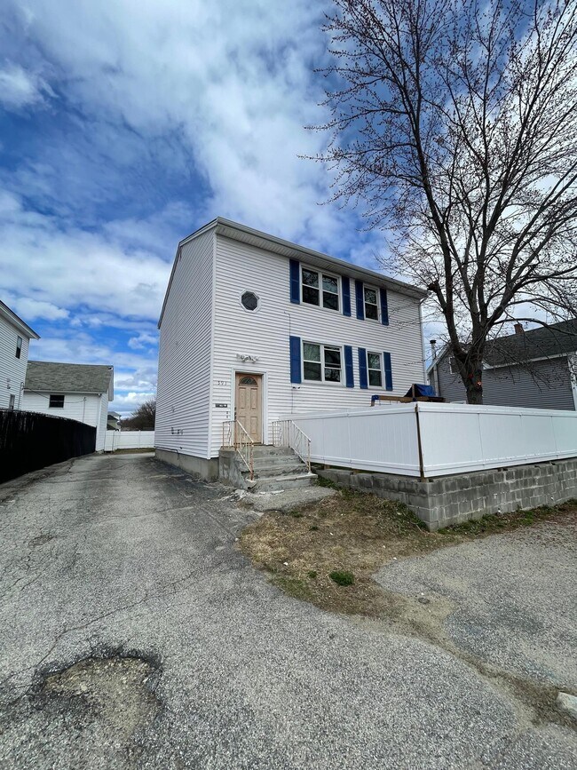 Building Photo - 591 Amory St