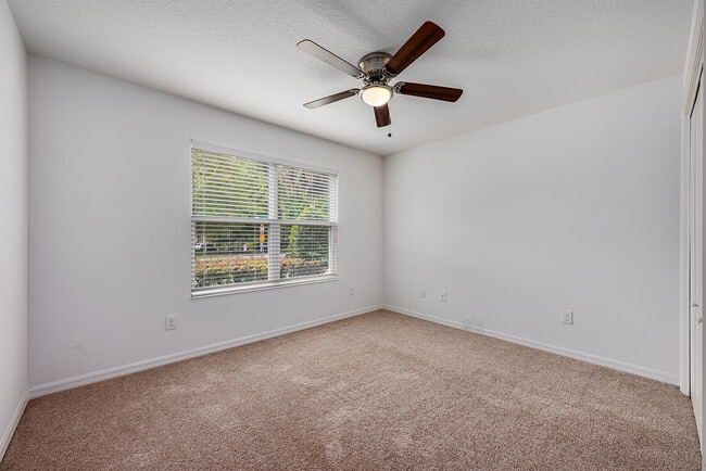 Building Photo - 1329 Paradise Dr