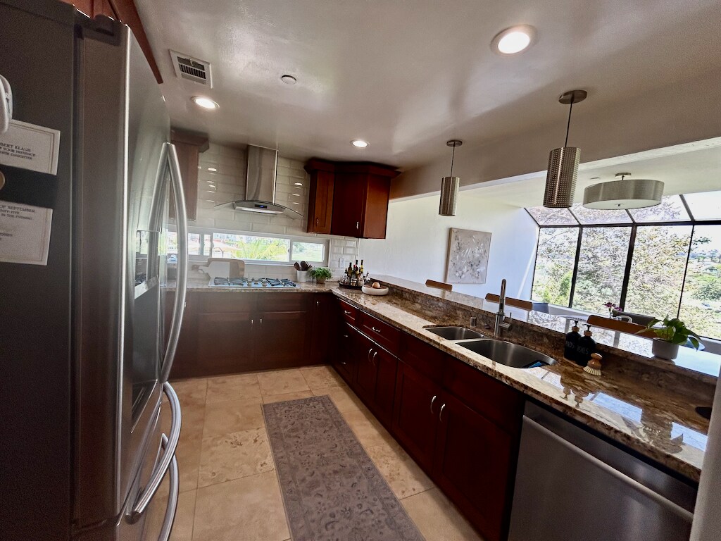 Kitchen - 2556 Navarra Dr