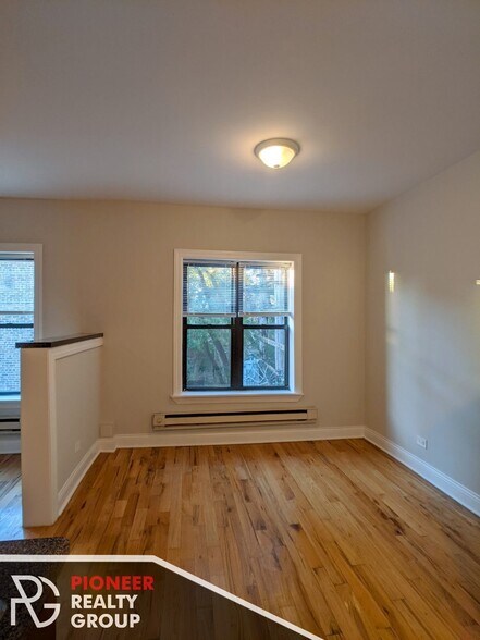 Building Photo - 630 W Cornelia Ave