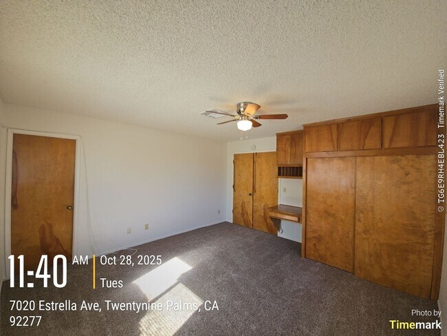 Building Photo - 3 bedroom 2 bath Available now