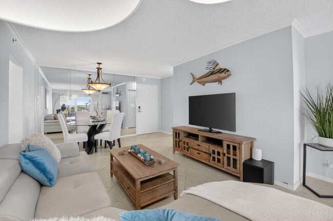 Building Photo - 3215 S Ocean Blvd