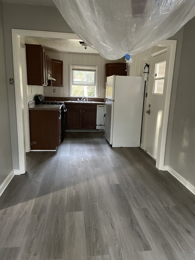 Building Photo - 930 Dale Dr SW