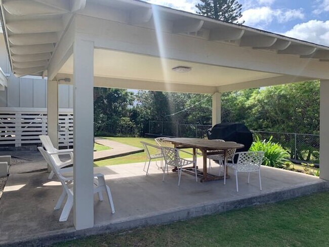 Building Photo - Charming Island Retreat – 3BR/2BA Home A B...