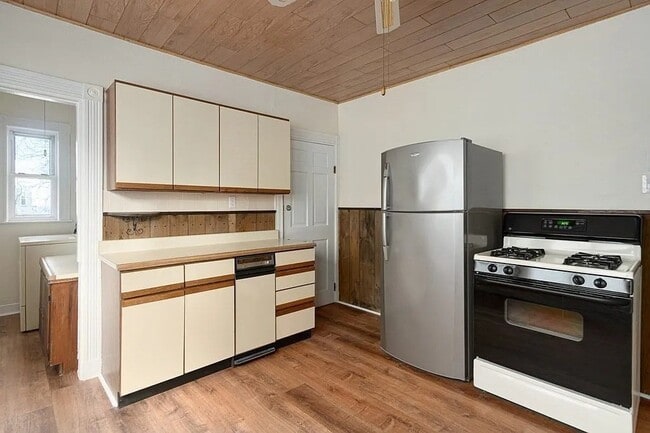 Building Photo - 126 Neponset Ave