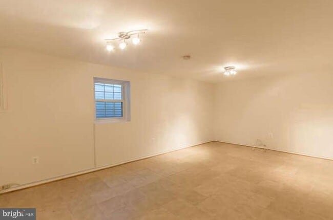 Building Photo - 8302 Moline Pl