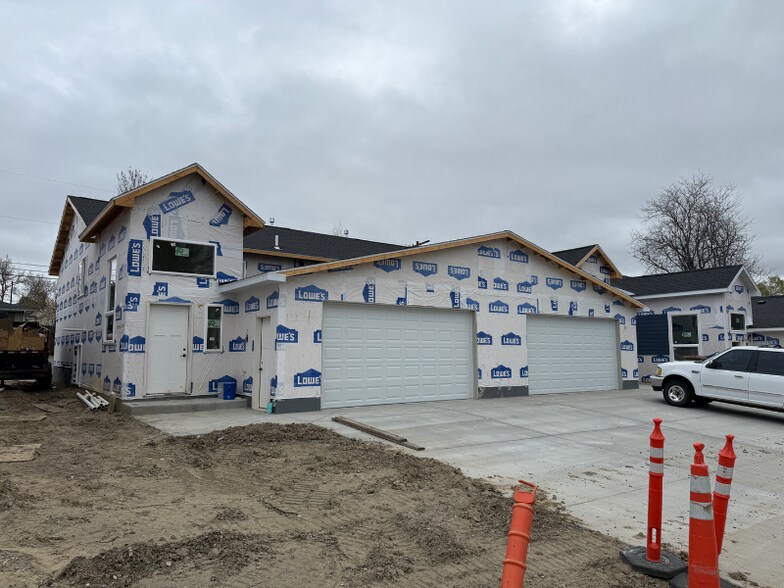 Building Photo - 1327 Lynn Ave