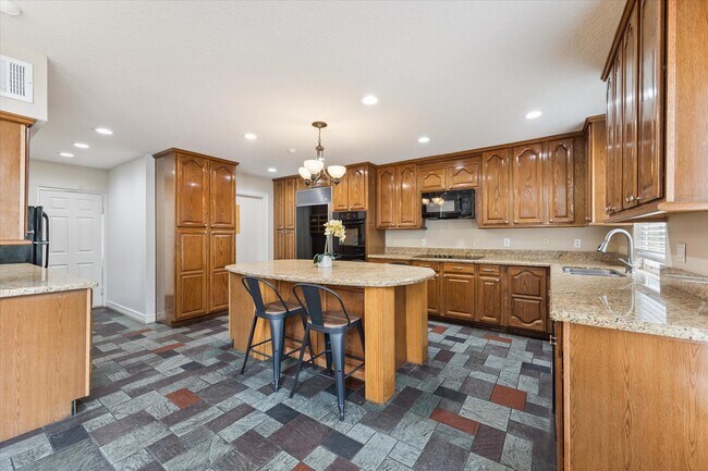 Building Photo - 5152 Huckleberry Cir