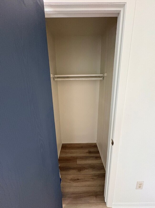 Building Photo - Updated **2 Bedroom | 1.5 Bath | 1-Car Garage Townhome**