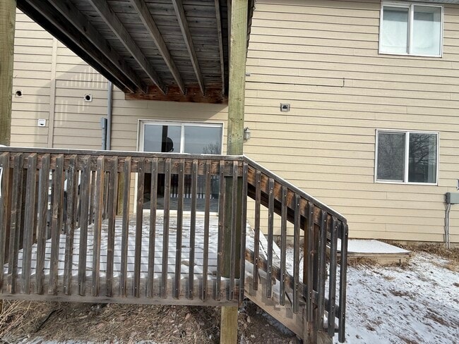 Building Photo - 413 Kings Ct