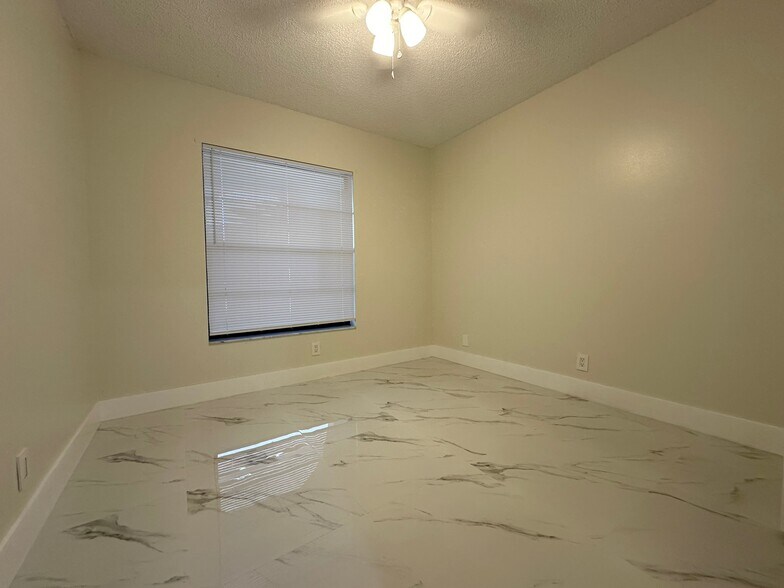 Building Photo - 2110 NW 109th Ave