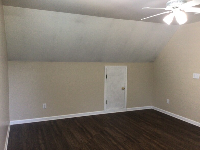 Building Photo - 7014 Honey Tree Ln