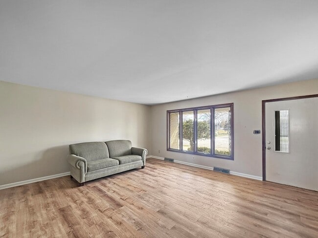 Building Photo - 432 Summer Dr