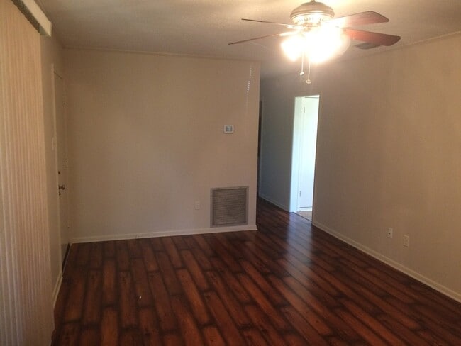 Building Photo - 717 Alice Dr