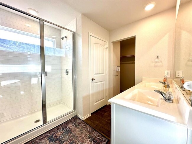 Building Photo - 331 N Richland Dr