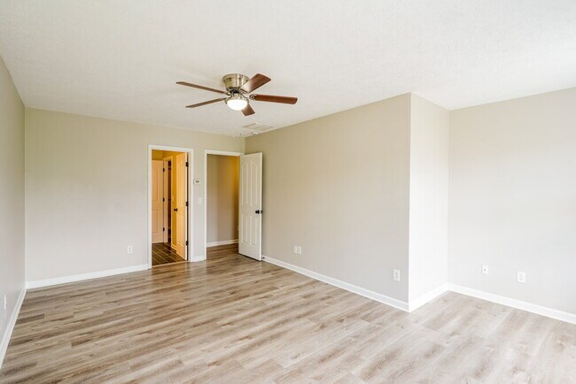 Building Photo - 1021 Tammy Sue Ln