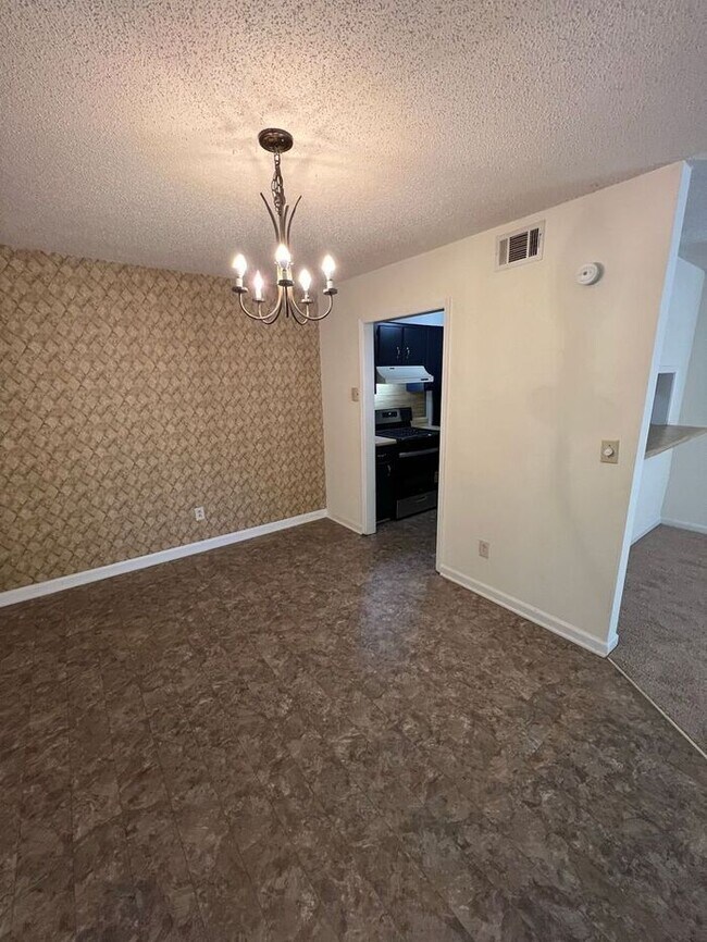 Building Photo - Cozy 2-Bedroom, 2-Bath Second-Floor Unit