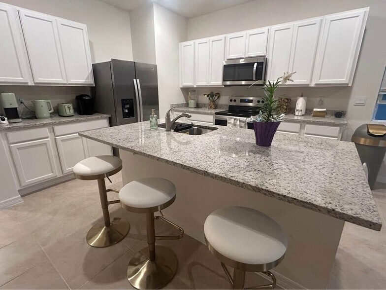 Building Photo - 1623 Thicket Ave