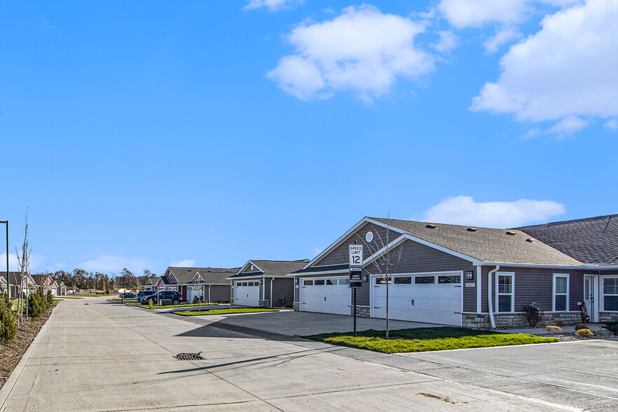 Apartments with Attached Garages - Redwood Kannapolis Davidson