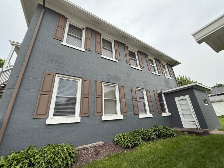 Front of building facing Cody St (100 meter away) - 111 Ewing St