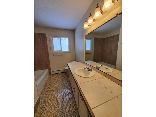 Building Photo - 4474 Denbigh Rd