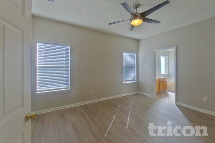 Building Photo - 12048 Coachman Lakes Way