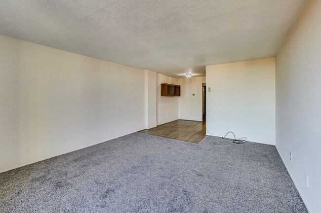 Building Photo - Sunny Studio in Downtown Rockville - ALL UTILITIES INCLUDED