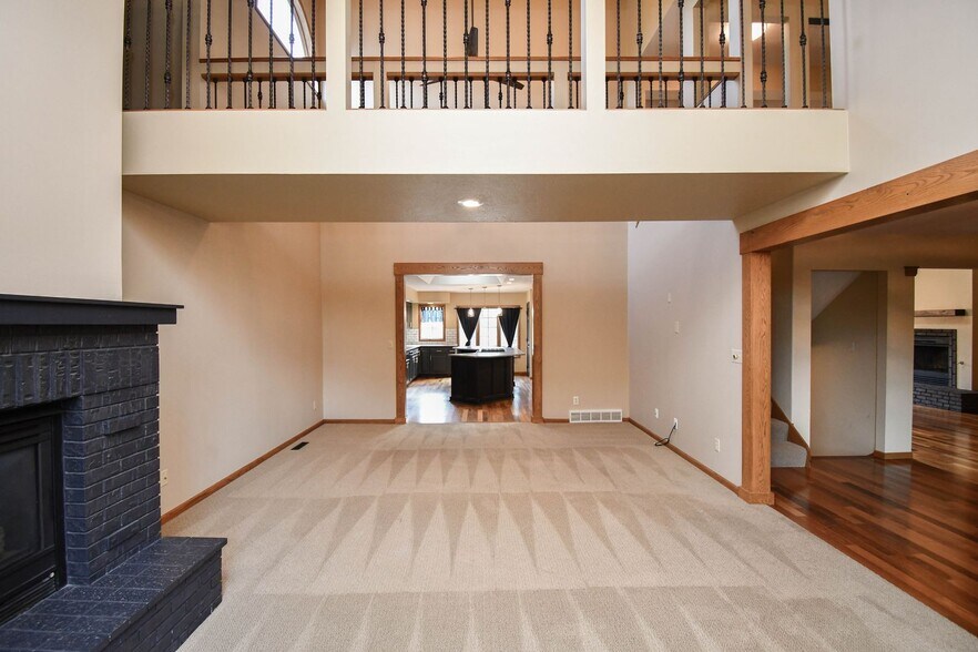 Building Photo - 4404 S Yellowstone Ln